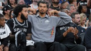 文班亚马肋骨受伤后仅差1场20分钟 2025至26赛季奖项资格告急