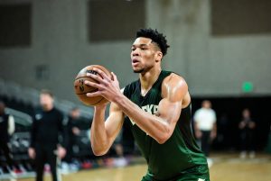 雄鹿向NBA说明阿德托昆博复出分歧：3月伤后拒绝参加三对三对抗训练