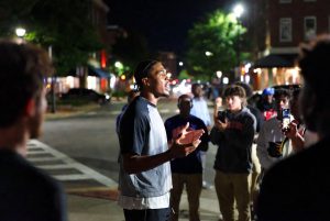 杰登·艾维被公牛裁掉后现身奥本街头布道 4月5日视频疯传