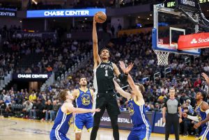 马刺126比113胜勇士，文班亚马29分钟拿下41分18篮板，科尔称赞残阵表现